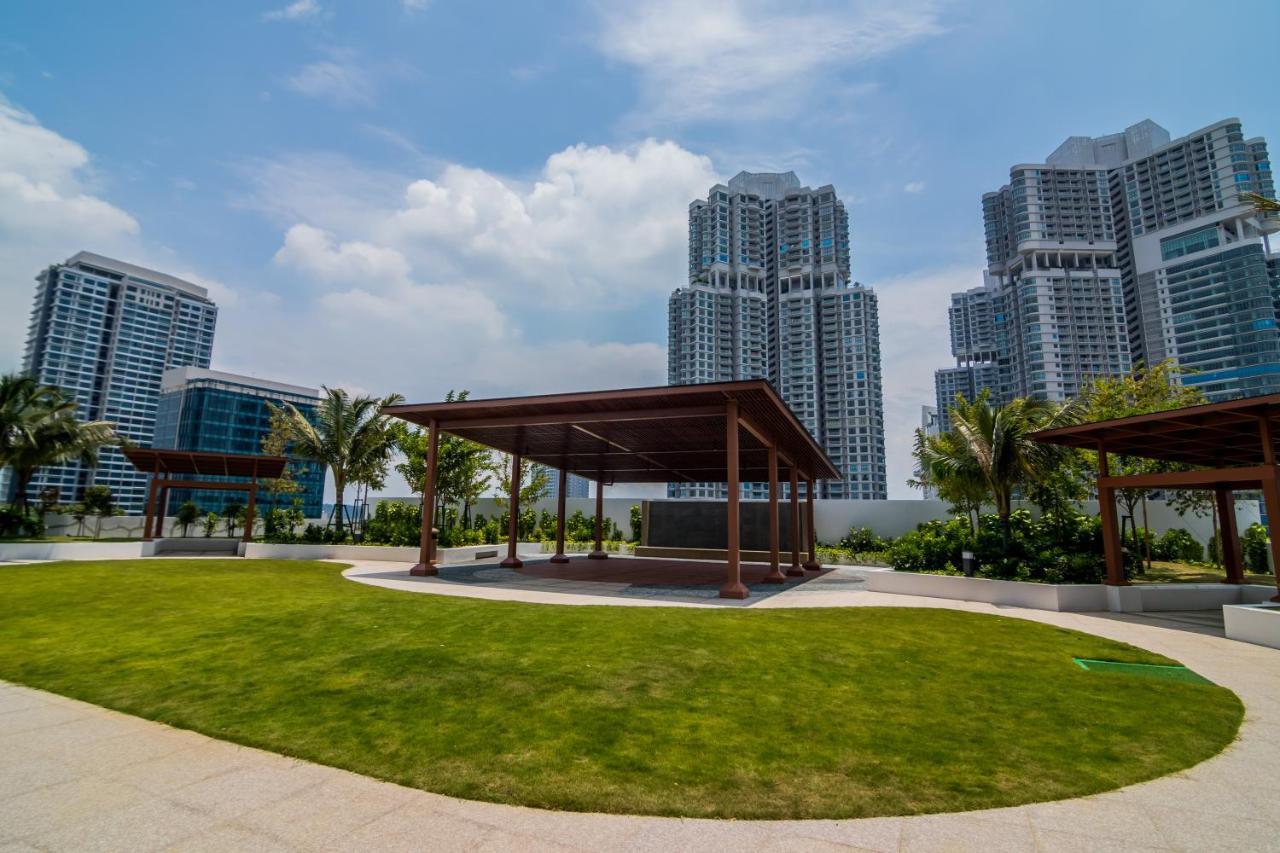 Almas Suites By SubHome Nusajaya  Exterior foto